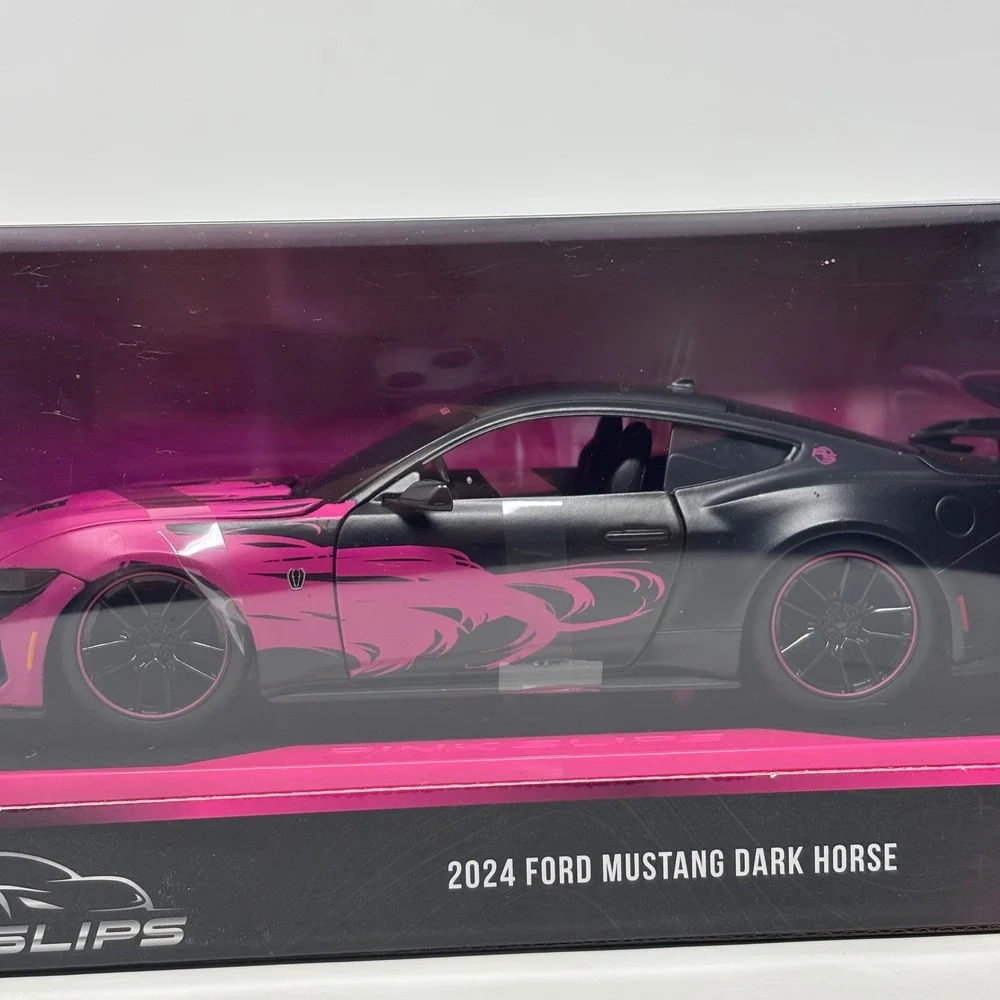 2024 Ford Mustang Dark Horse Jada Pink Slips Diecast Car Black Pink 1:24 New